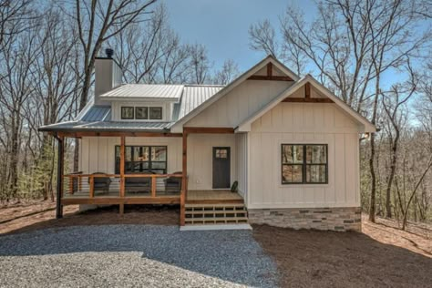 Country Charm House Exterior, Americas Home Place Blue Ridge, Rustic Farmhouse Outside, House With Garage On Side, Farm Houseplans, Barndominium Designs, Small Metal Building Homes, Beam House, Deck Railing Ideas