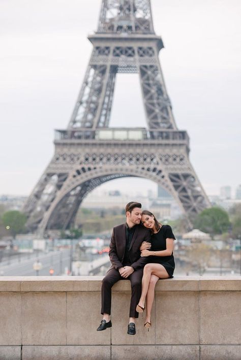 Eiffel Tower Picture Ideas, Fun Couple Photoshoot, Paris Couple Pictures, Paris In April, Eiffel Tower Pictures, Two People In Love, Paris Photo Ideas, Couple Photoshoot Ideas, Eiffel Tower Photography