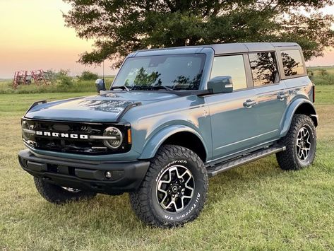 Azure Grey Bronco, Ford Bronco 2023 Outer Banks, Blue Bronco Ford 2022, Blue Ford Bronco Aesthetic, Blue Bronco Aesthetic, Outer Banks Bronco, Bronco Ford 2023, Bronco Ford 2022, Baby Blue Bronco