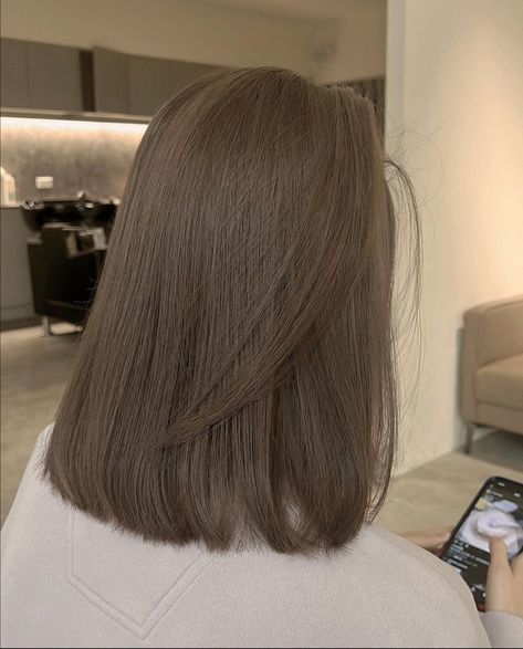 Short Light Brown Hair, Ash Brown Hair Color, Beige Hair, Korean Hair Color, Brown Hair Looks, Ash Hair Color, Hair Style Korea, Brown Hair Inspo, Beautiful Hairstyle