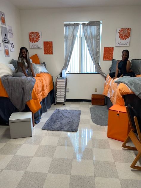 Hbcu Dorm Ideas, Hbcu Dorm, Red Dorm, Room Decor Luxury, Dorm Decor Ideas, Dorm Room Themes, Luxury Dorm Room, Dorm Room Decor Ideas, Dorm Room Checklist