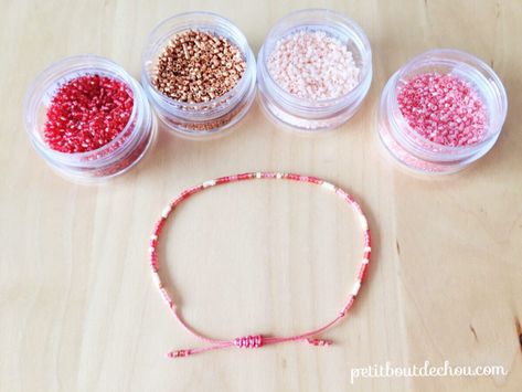 DIY Miyuki & Macrame Friendship Bracelet - Petit Bout de Chou Friendship Bracelets Easy, Boho Pendant Necklace, Beautiful Pendant Necklace, Beading Cord, Miyuki Bracelet, Friendship Bracelets Diy, Miyuki Beads, Trending Gifts, Beaded Jewelry Diy