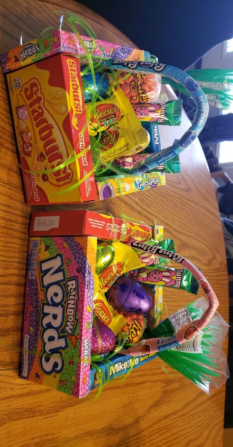 Cheap Easy Easter Baskets, Candy Easter Basket Diy, Money Easter Basket Ideas, Easter Basket Ideas For Coworkers, Homemade Easter Basket Ideas, Cute Easter Basket Ideas For Boyfriend, Easy Diy Easter Baskets For Kids, Cheap Easter Basket Ideas For Kids, Cheap Diy Easter Baskets