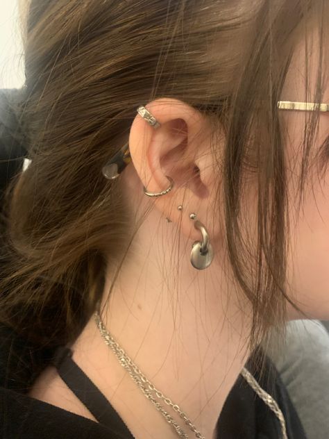 Nana Ear Piercings, Japanese Ear Piercings, Chain Earings Piercings, Ear Setup Silver, Silver Industrial Piercing, Ear Piercings Y2k, Ear Piercing Ideas Grunge, Ear Piercing Curation Silver, Silver Ear Curation