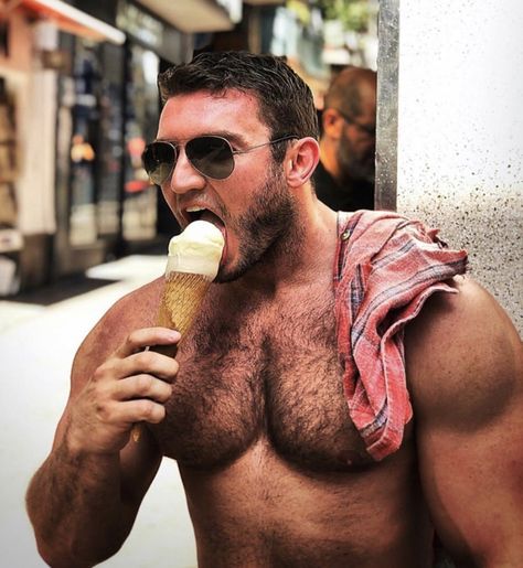 Eating Ice Cream, Men's Muscle, Muscles, Hot Summer, Bearded Men, Perfect Man, A Good Man, Bodybuilding, Mens Sunglasses