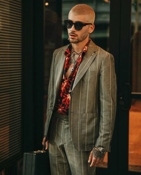 Dusk Till Dawn (1) Nobody Is Listening Zayn, Zayn Malik Hairstyle, Zayn Malik Photos, Zayn Malik Pics, Dusk Till Dawn, Begin Again, Men Stylish Dress, Zayn Malik, Concert Outfit