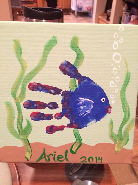 Handprint Fish Art, Hand Print Fish Craft, Hand Fish Craft, Handprint Fish Crafts For Toddlers, Hand Print Sea Animals, Hand Print Activity For Preschool, Kids Hand Painting Ideas, Hand Painting For Kids, Fish Handprint Art