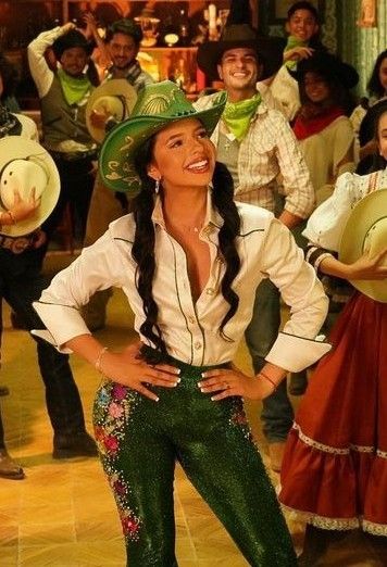 Women Mariachi Outfit, Jaripeo Hairstyles, Charro Outfits For Women, Female Mariachi, Rancho Fits, Ranchero Outfits Women, Ranchera Outfits, Mexican Halloween Costume, Mariachi Outfit