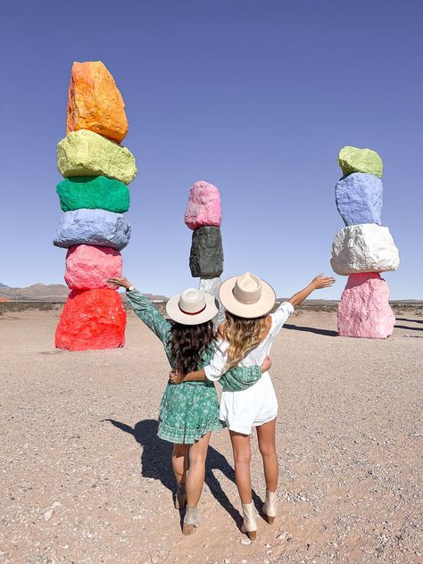 7 Magic Mountains Las Vegas Photoshoot, Vegas Photo Ideas Friends, Seven Magic Mountains Photo Ideas, 7 Magic Mountains Las Vegas, Vegas Poses, Las Vegas Photo Ideas, Magic Mountains Las Vegas, Vegas Pics, Vegas Pictures