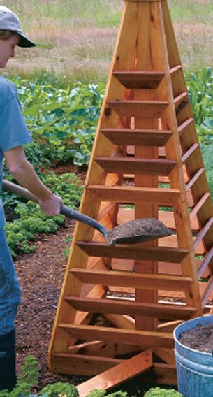 Build Mom a strawberry tower and give her a very sweet gift indeed. Strawberry Raised Bed, Raised Strawberry Beds, Tower Trellis, Strawberry Planter Ideas, Strawberry Pyramid, Strawberry Tower, Raised Bed Gardens, Berry Garden, Strawberry Garden