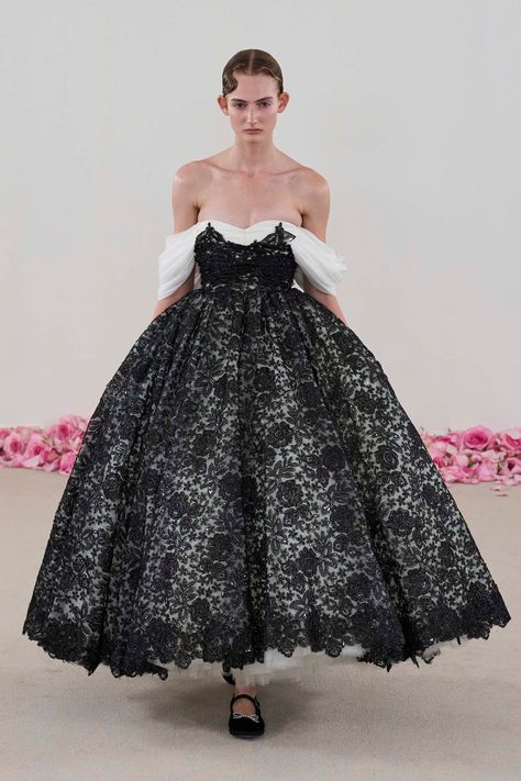 Crinoline Dress, Giambattista Valli Couture, Giambattista Valli Haute Couture, High Fashion Dresses, Princess Ball Gowns, Giambattista Valli, Winter 2023, Fall 2023, Fashion Books