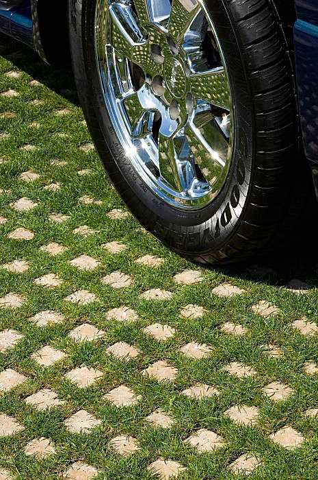 Drivable Grass and Plantable Wall Offering Eco Friendly Products for Green Yard Landscaping Grass Driveway, Permeable Driveway, Grass Pavers, Permeable Pavers, Driveway Ideas, Driveway Design, Paver Driveway, Driveway Landscaping, Magic Garden