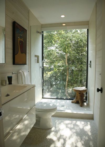 Bathroom Window Glass, Beach Style Bathroom, Bathroom Big, Mold In Bathroom, Window In Shower, Natural Bathroom, Eclectic Bathroom, Bad Inspiration, Bathroom Windows