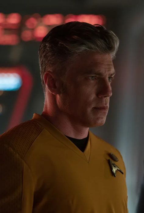 Captain Pike Strange New Worlds, Star Trek Strange New Worlds Wallpaper, Anson Mount Star Trek, Star Trek Snw, Captain Pike, Memento Mori Photos, Christopher Pike, Star Trek Strange New Worlds, Anson Mount