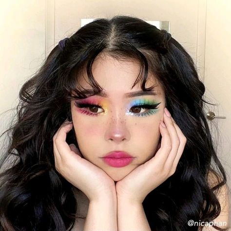 Colorful Aesthetic Makeup, Bright Colorful Eye Makeup, Neon Eyeshadow Looks, Спонж Beauty Blender, Makeup Verde, Cute Eye Makeup, Pride Makeup, Graphic Makeup, Dope Makeup