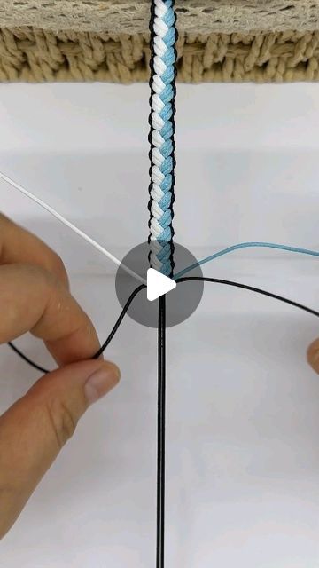 Bracelet Making Tutorial String, Fly Line Bracelet Diy, 4 String Bracelet Pattern, Braclete Pattern String, How To Make A Bracelet With String, Bracelet Ideas String, Easy Bracelet Patterns, Easy Bracelets, Bracelet Making Tutorial