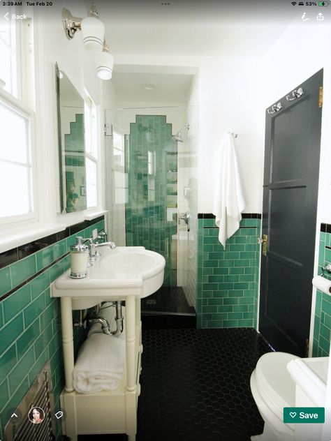 1930s Bathroom, Green Subway Tile, Vintage Style Bathroom, Green Tile Bathroom, Art Deco Bathroom, Retro Bathrooms, Deco Bathroom, Vintage Bathrooms, Upstairs Bathrooms