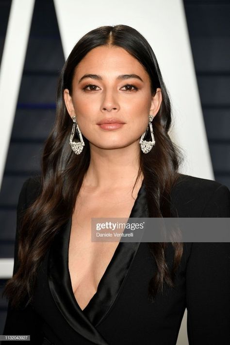 Jessica Gomes attends 2019 Vanity Fair Oscar Party Hosted By Radhika Jones - Arrivals at Wallis Annenberg Center for the Performing Arts on February 24, 2019 in Beverly Hills, California. Tanned Skin Makeup Asian, Natural Makeup Asian Tan, Asian Soft Glam, Tan Skin Makeup Asian, Tan Asian Makeup, Wedding Makeup Asian, Tan Skin Makeup, Asian Hair And Makeup, Jessica Gomes