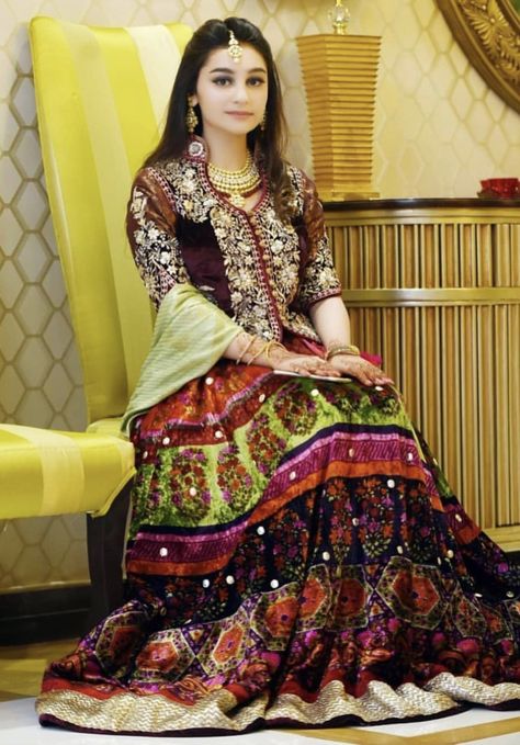 Faiza Samee, Grooms Sister, Mehendi Decor Ideas, Mehendi Decor, Asian Bridal Dresses, Bride And Groom Outfit, Bride Inspiration, Pakistani Bridal Dresses, Asian Bridal