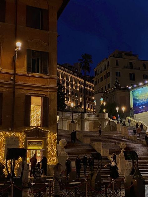 Rome At Night, Italy Vibes, Italy Aesthetic, Night Vibes, Europe Summer, Dream City, Italian Summer, Northern Italy, Night Aesthetic