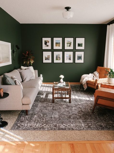 Green Walls Living Room, Dark Green Living Room, Green Living Room, Living Room Wall Color, Dark Living Rooms, Room Wall Colors, Living Room Color Schemes, Dekorasi Kamar Tidur, Green Walls