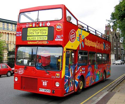 London: Commute on a sightseeing bus Manchester Buses, London Sightseeing, Big Red Bus, Sightseeing Bus, Bus Tour, London Attractions, Paris Trip, Red Bus, Paris Tours