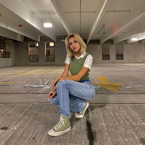 dea avdulla on Instagram: “🐛🥝🧪” Outfits With Green Converse, Colorful Converse Outfit, Green Converse Outfits, Converse Aesthetic Outfit, Nyc Outfits Aesthetic, Green Converse Outfit, Converse Outfit Aesthetic, Aesthetic Outfit Black, Nyc Aesthetic Outfit