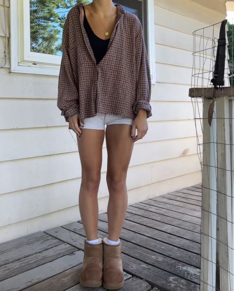 Outfit Ideas Summer Night Out, Sunroom Concert Outfits, Kristin Marino Outfits, Cute Camping Outfits Summer Casual, Humid Outfit Ideas, Outfits With Crutches, December Beach Outfits, Cute Coffee Date Outfits Summer, Spring Class Outfit College