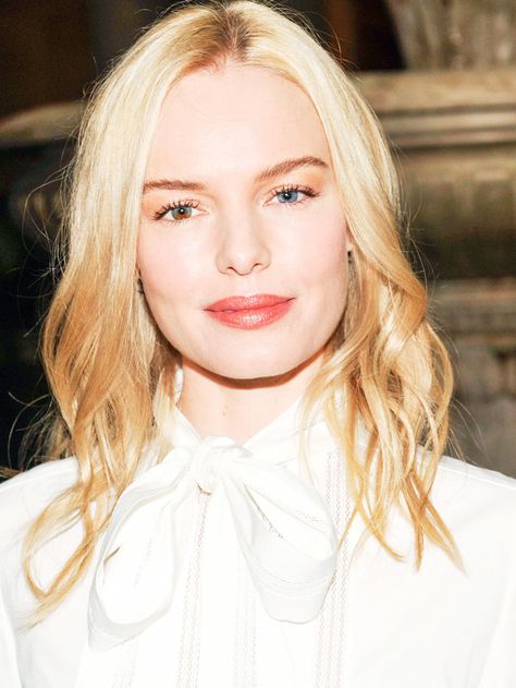 18 Hairstyles Round Faces Can Totally Pull Off via @ByrdieBeautyUK Round Jawline, Hair Styles Round Face, Wedding Hair Styles, Kate Bosworth, Stage Makeup, Hair Up Styles, Round Faces, Hairstyles For Round Faces, Loose Waves