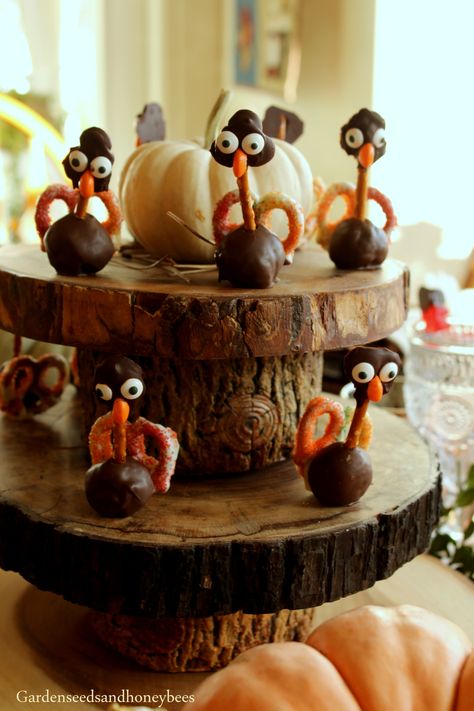 Oreo Turkey, Oreo Ideas, Oreo Truffle, Thanksgiving Desserts Kids, Turkey Cake, Turkey Treats, Thanksgiving Snacks, November Thanksgiving, White Chocolate Candy