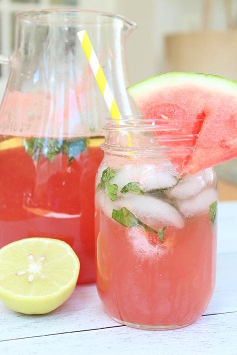 Easy Melon Lemonade (Just a Few Ingredients) | The Domestic Life Stylist™ Watermelon Lemonade Recipe, Melon Lemonade, Ginger Beer Recipe, Making Lemonade, Washington Dc Metro, Lemongrass Tea, Csa Recipes, United States Virgin Islands, Lemonade Recipe