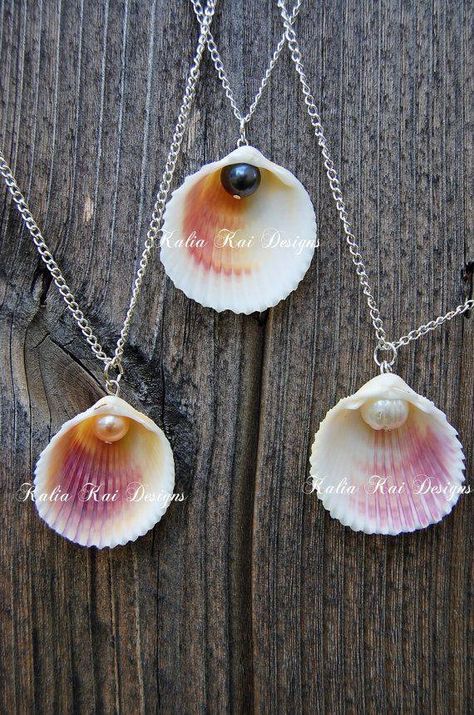 This would be a great jewelry project for the residents at the assisted living facility! Beaded Dangle Necklace, Dangle Necklace, Seashell Jewelry, Dangle Necklaces, Seashell Necklace, Mermaid Necklace, Seashell Crafts, Shell Jewelry, Shell Crafts