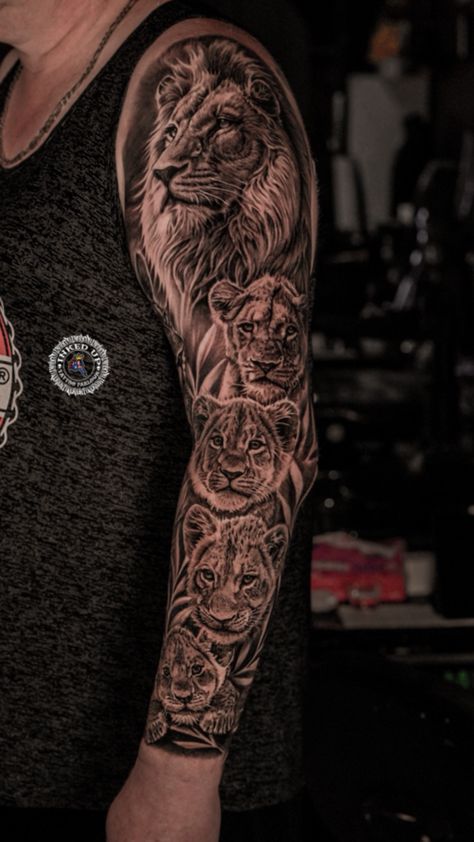 Lion family tattoo Family Back Tattoo, Lion Family Tattoo, Family Sleeve Tattoo, Father Son Tattoo, Son Tattoo, Lion Family, Cover Up Ideas, Tattoo For Son, Family Tattoo