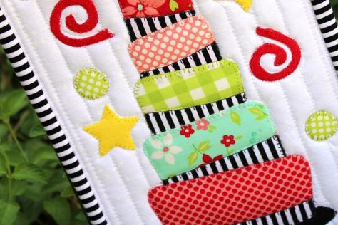 Piece O Cake Designs Applique Quilts, Quilt Party Ideas, Tiered Cakes Birthday, Cake Quilt, Birthday Napkins, Birthday Party Hats, Quilt Block Patterns Free, Quilt Block Pattern, Applique Pattern