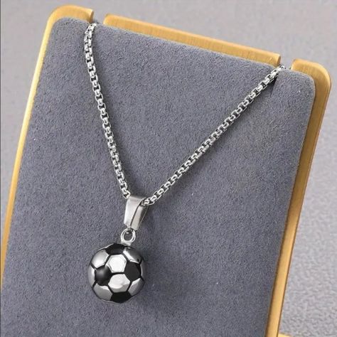 Brand New Men's White Gold Soccer Ball Chain Necklace Details: Chain Length 24" Pendant Measurements - .7" Tall 14k White Gold Plated Sterling Silver Retail Price $300 Buy With Confidence From A Trusted Seller With A 99%+ Feedback Rating! A0172 (Id-1122) Ethan Core, Soccer Ball Necklace, Soccer Necklace, Soccer Jewelry, Football Jewelry, Soccer Moms, Style Sportif, Unique Gifts For Men, Style Hip Hop