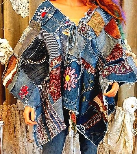 Upcycle Jean Jacket, Denim Patchwork Jacket, Fashion Cowgirl, Chic Jacket, Quilt Dress, Boho Jeans, Boho Denim, Denim Inspiration, Distressed Jacket