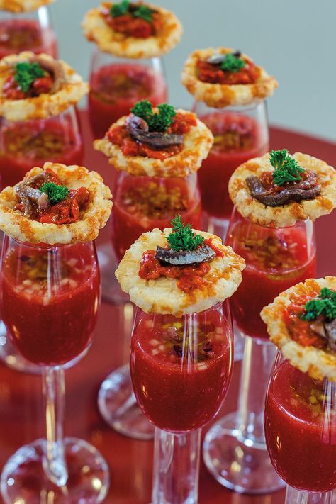 Enogastronomia: Um Jantar Espanhol – Habitare Spain Party, Flamenco Party, Spanish Party, Cartoon Cartoon, Personal Chef, Spanish Food, Finger Food, Finger Foods, Mini Cheesecake