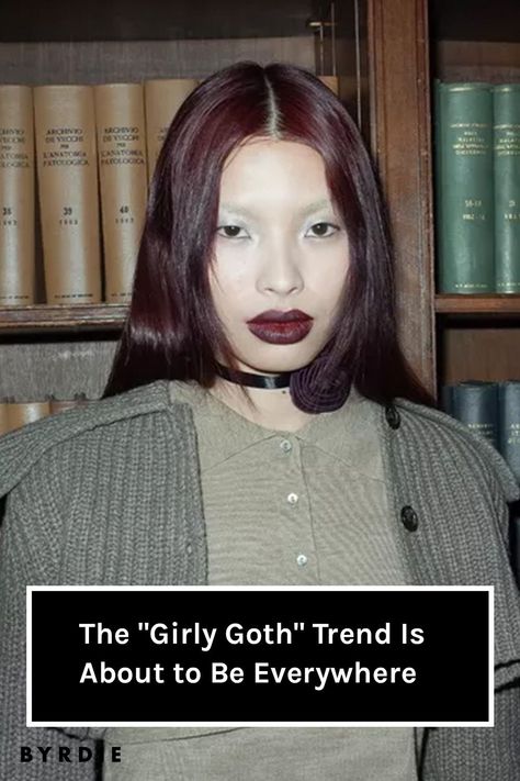 Girly goth style was all over New York fashion week. Here's why the ultra-femme aesthetic will be a huge trend in 2023. Winter Makeup 2023, Diy Goth Hair Accessories, Goth Celebrities, Goth 2023, Goth Glam Aesthetic, Elder Goth Women, Black Lipstick Aesthetic, Fall Goth Aesthetic, Siren Look