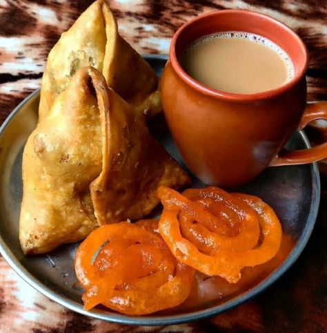 Good morning / breakfast /tea /jalebi /samosa Chai Samosa Photography, Jalebi Photography, Chai Cart, Chai Samosa, Desi Street Food, Sunrise Coffee, Indian Chai, Good Morning Breakfast, Bengali Food