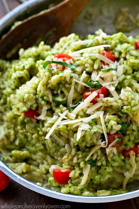 Risotto Pesto, Summer Risotto, Pesto Risotto, Filet Mignon Chorizo, Basil Pesto Chicken, Sauce Pesto, Risotto Recipe, Risotto Recipes, Pesto Recipe