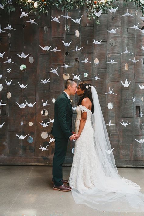 Paper Crane Wedding, Origami Wedding, Diy Wedding Backdrop, Paper Cranes, Wedding Money, Home Wedding Decorations, Floral Backdrop, Urban Wedding, Paper Crane