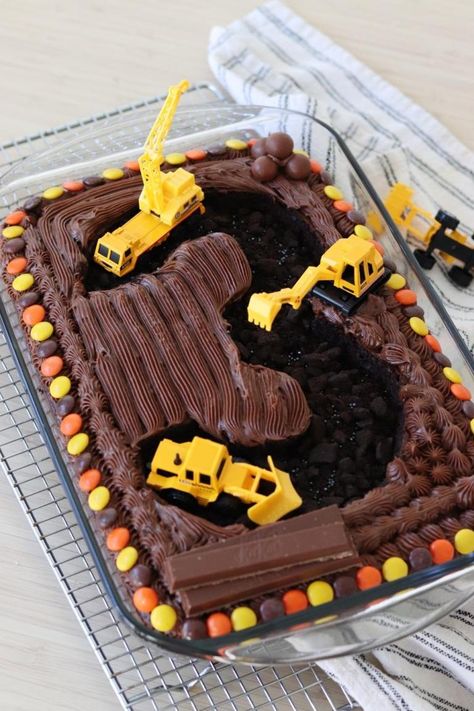 3rd Birthday Construction Cake (For A DIY Construction Birthday Party) – Mama's Buzz Rubble Construction Cake, I’m 3 And Digging It, Construction Cookie Cake, Construction Theme Food Ideas, Construction Cake For Boys, Birthday Construction Cake, 3rd Birthday Construction, Digger Birthday Cake, Construction Theme Birthday