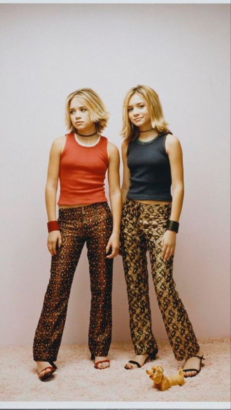 Ashley Olsen Outfits, Olsen Twins 2000s, The Olsen Twins 90s, Olsen Sisters, Olsen Twins Fashion, Olsen Twins Outfits, Olsen Twins Aesthetic, Olsen Twins Y2k, Y2k Olsen Twins