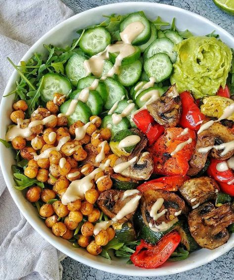 Spicy Tahini Sauce, Chickpea Bowl, Yummy Bowl, Tahini Sauce Recipe, Brain Healthy Foods, Spiced Chickpeas, Happy Food, Tahini Sauce, Food Inspo