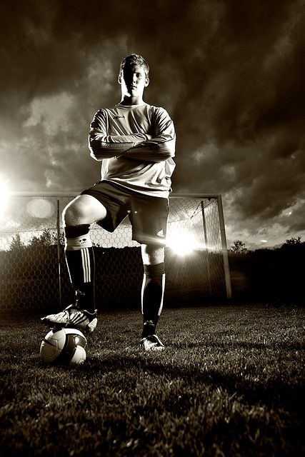 Senior Soccer Photography Poses, Soccer Senior Pictures, Soccer Shoot, Soccer Poses, Senior Photos Boys, Soccer Photography, Sport Portraits, Senior Pictures Sports, Senior Pictures Boys