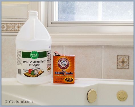 How to Clean a Jetted Tub 1 Clean Hacks, Homemade Toilet Cleaner, Clean Baking Pans, Hardwood Floor Cleaner, Cleaning Painted Walls, Glass Cooktop, Deep Cleaning Tips, Garden Tub, Toilet Cleaner