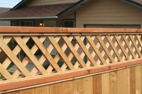 Privacy Fence Toppers: What to Know Before You Buy Fence Topper Ideas, Living Privacy Fences, Fence With Lattice Top, Timber Logs, Fence Toppers, Cheap Fence, Lattice Fence, Diy Fence, Building A Fence