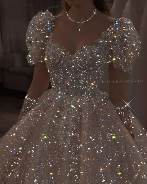 Pretty Quinceanera Dresses, Stunning Prom Dresses, Cute Dress Outfits, Princess Ball Gowns, Prom Dress Inspiration, Cute Prom Dresses, Pretty Prom Dresses, Fairytale Dress, Sparkly Dress