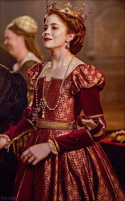 The Spanish Princess Dresses, 1400s Dresses, 1600s Fashion, 1400s Fashion, Medieval Dress Princess, 1500s Fashion, The Spanish Princess, Tudor Dress, Tudor Fashion