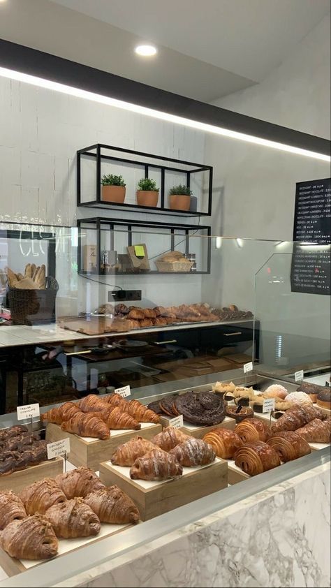 Bakery Cafe Aesthetic, Boulangerie Aesthetic, Croissant Shop, Snack Picnic, Croissant Bakery, Croissant Aesthetic, Aesthetic Chocolate, Bakery Aesthetic, Pastry Display